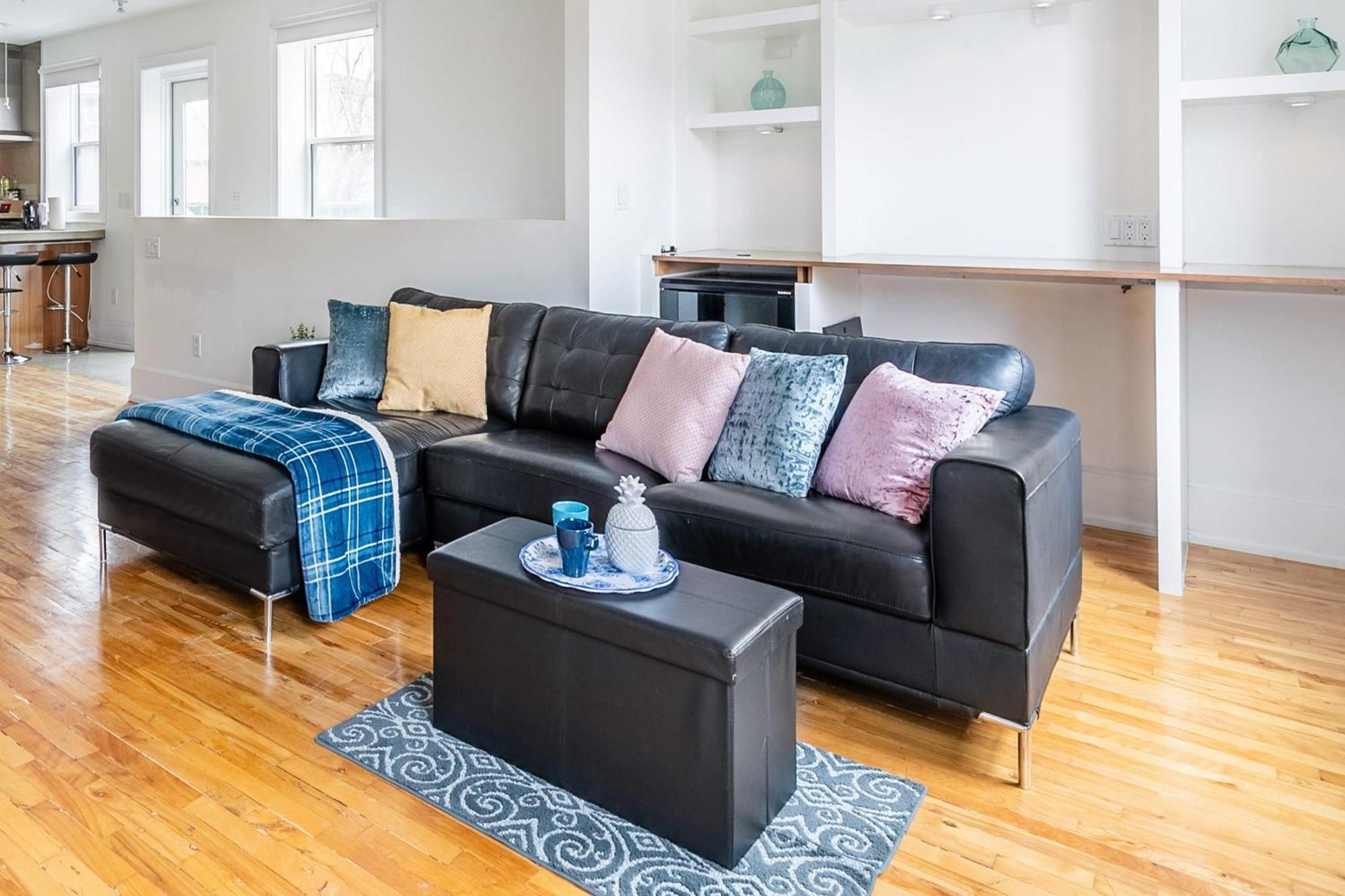 טורונטו Modern 2 Bedroom Condo - Heart Of Leslieville מראה חיצוני תמונה