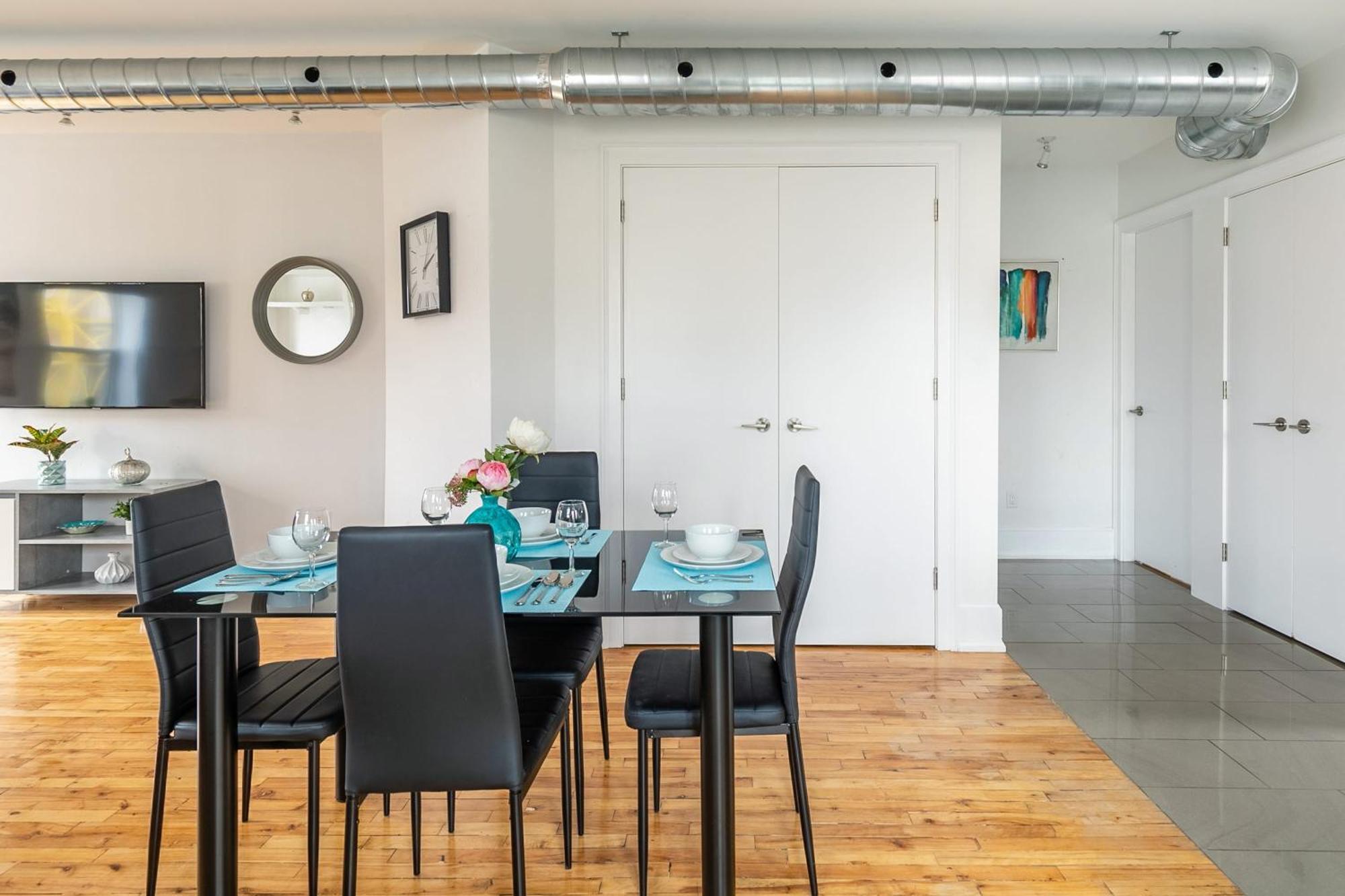 טורונטו Modern 2 Bedroom Condo - Heart Of Leslieville מראה חיצוני תמונה
